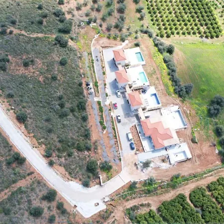 Gregory's Farm Daire Levkákia