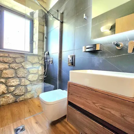 Daire Gregory's Farm *